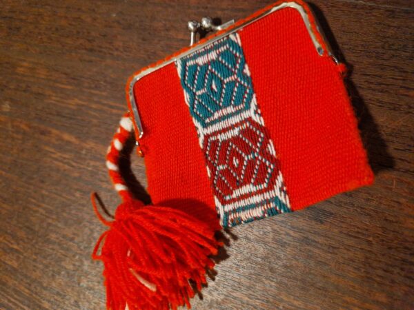 Petit porte-feuille rouge tissé