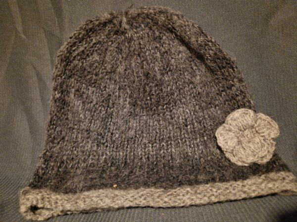 Bonnet gris clair et gris foncé